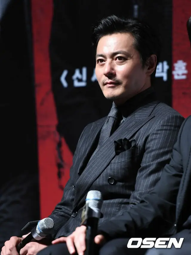 韓国俳優チャン・ドンゴン（45）がメジャーリーグで完ぺきな始球式をおこなった。