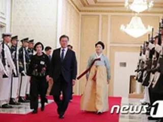文大統領、「韓日間の歴史問題決着のために日本指導者らの勇気が必要」