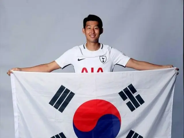 ソン・フンミン‐ク・ジャチョル‐チ・ドンウォン、光復節迎え太極旗持って“韓国万歳”（提供:OSEN）
