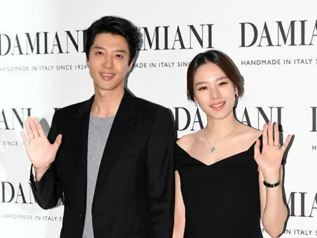 韓国俳優イ・ドンゴンと女優チョ・ユンヒ夫妻が、tvNのリアルバラエティー番組「新婚日記」新シリーズを降板したのは健康上の理由だった。（提供:OSEN）