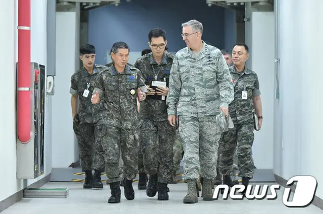 米軍首脳部、合同会見で北に警告 「全資産、韓国に提供」