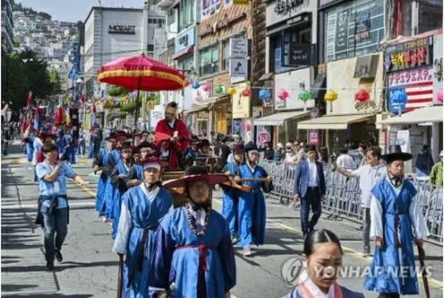 釜山で行われた朝鮮通信使の行列再現行事（資料写真）＝（聯合ニュース）