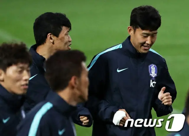 男子サッカー韓国代表の攻撃手ファン・ヒチャン（21、レッドブル・ザルツブルク）がイランとの「2018FIFAワールドカップ・アジア最終予選」第9戦への出場が不透明となった。
