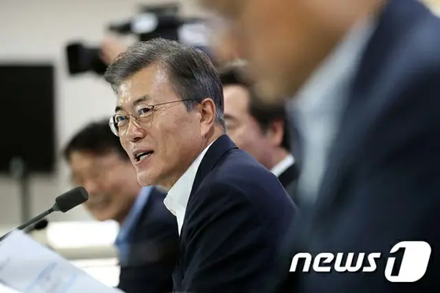 文大統領の支持率73.4%…北朝鮮挑発・人事問題で上昇停滞（提供:news1）