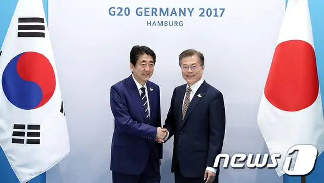 日韓首脳が会談＝対北制裁について集中協議