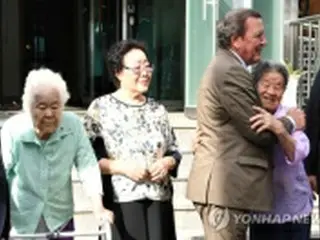 前独首相が慰安婦被害者と面会　日本の対応「残念」