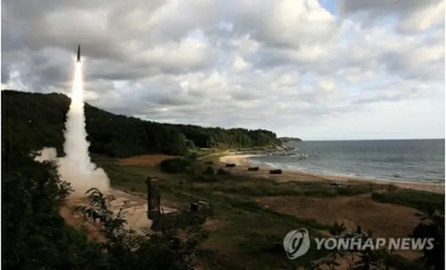 北朝鮮のミサイルに対抗して韓国軍が発射した玄武２（陸軍提供）＝１５日、ソウル（聯合ニュース）