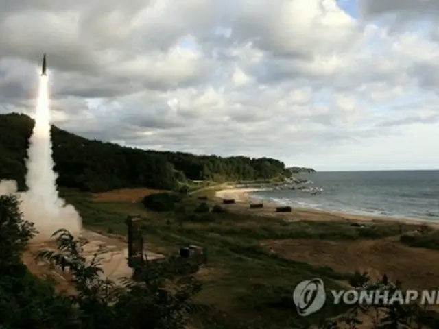 北朝鮮のミサイルに対抗して韓国軍が発射した玄武２（陸軍提供）＝１５日、ソウル（聯合ニュース）