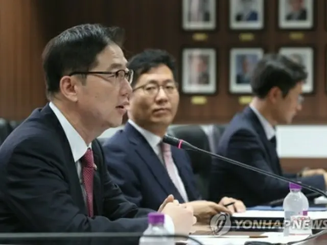 協議会を主宰した千次官（左端）＝１９日、ソウル（聯合ニュース）