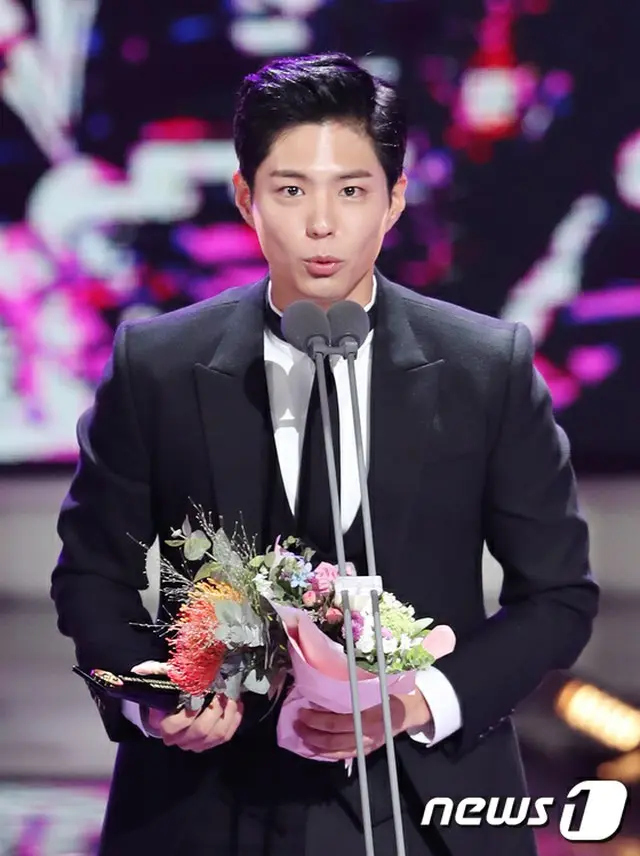 韓国俳優パク・ボゴム（24）に宗教騒動が起きている中、パク・ボゴムの父親が過去に書いたと推定される文章まで注目を集めている。（提供:news1）