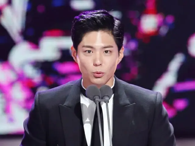 韓国俳優パク・ボゴム（24）に宗教騒動が起きている中、パク・ボゴムの父親が過去に書いたと推定される文章まで注目を集めている。（提供:news1）