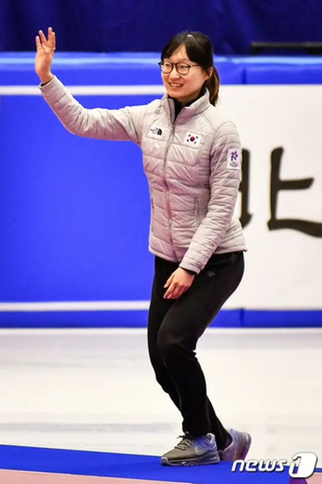 韓国女子スピードスケート・ショートトラックの看板選手チェ・ミンジョン（19）がシーズン初のワールドカップで4冠王となった。