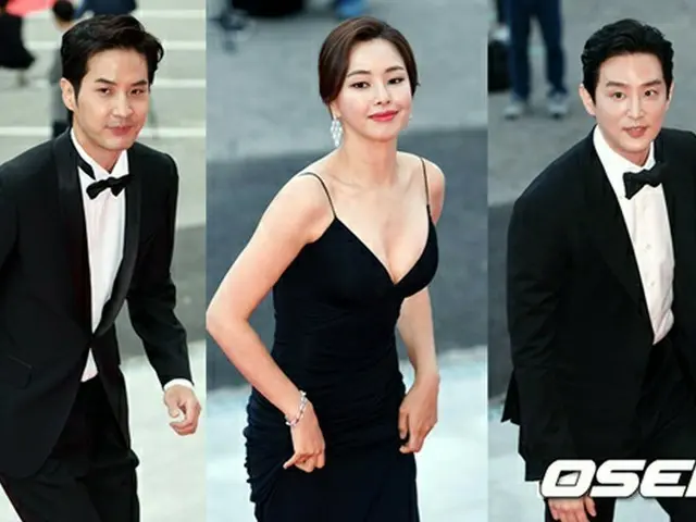 韓国俳優クォン・ユル（右）とキム・ジソク（左）、女優イ・ハニ（中央）が最優秀賞を受賞した。（提供:OSEN）