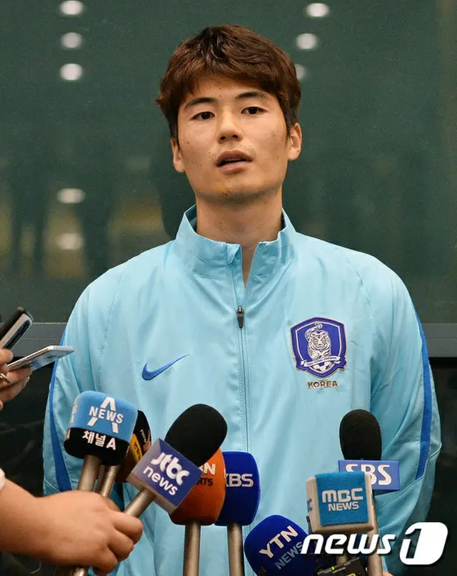 サッカー韓国代表キ・ソンヨン（28、スウォンジー・シティ）がことし6月、手術を受けた膝にこれ以上痛みはないとし、ロシアとの親善試合に正常に出場できると明らかにした。（提供:news1）
