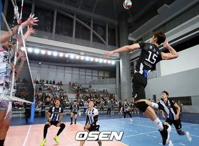 韓国の男子バレーボールチーム、現代キャピタル・スカイウォーカーズがVリーグ開幕を控え、秋夕（チュソク/旧盆）連休中にも汗を流した。