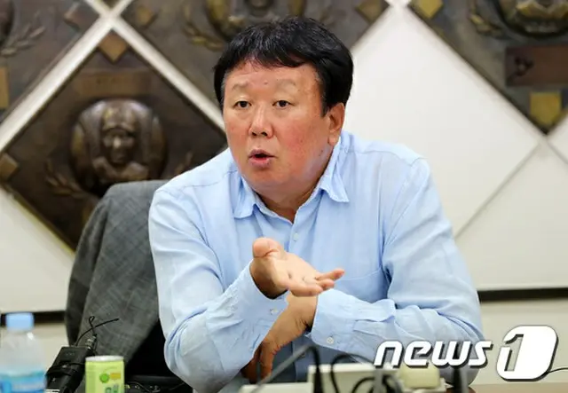野球韓国代表のソン・ドンヨル監督（54）が「アジア プロ野球チャンピオンシップ2017」（APBC）の記者会見のため、12日に日本へ向けて出国する。