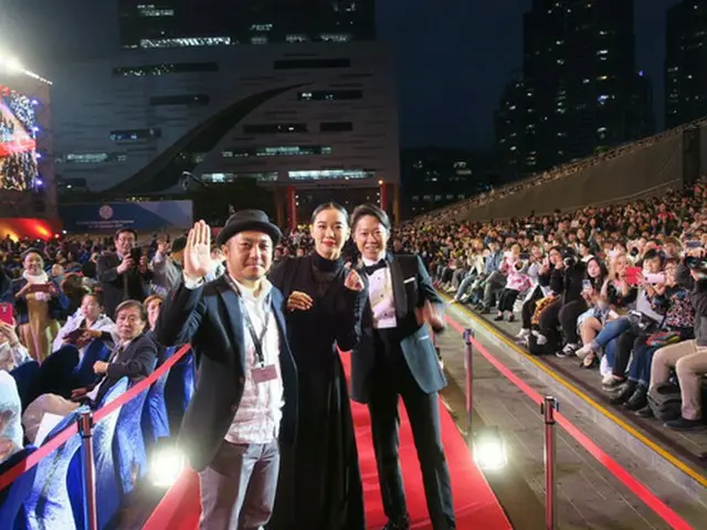 蒼井優、阿部サダヲ、白石監督に韓国・釜山が熱狂！釜山国際映画祭レッドカーペットに登場（オフィシャル）
