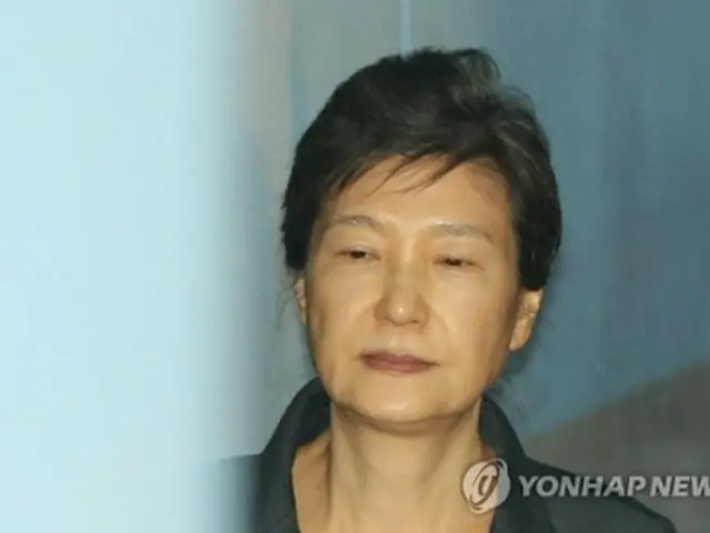 裁判所に出廷する朴槿恵被告＝（聯合ニュース）