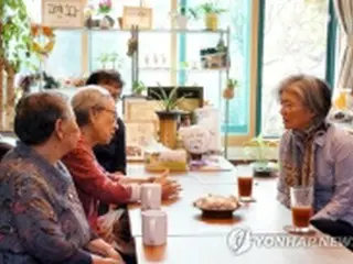 韓国外相「慰安婦問題は歴史の教訓として記憶」　被害者と懇談