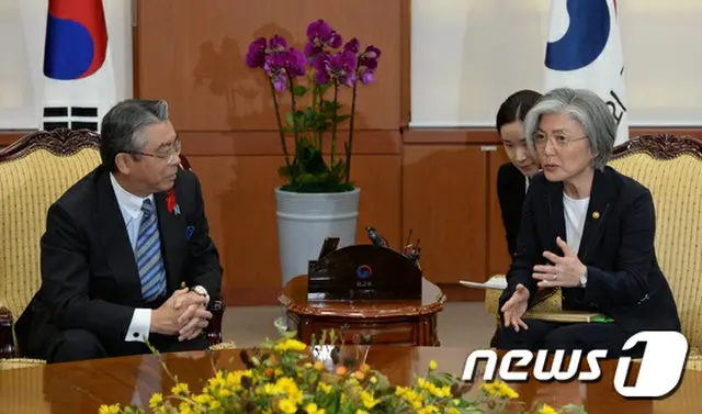 韓国外相 「北の核問題、韓日間の緊密な協力がカギ」＝杉山外務事務次官と会談