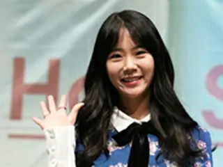 【会見レポ】ハン・スンヨン、10年働いて初めてパスポートを忘れる?!　写真集「そこにあった夏」発売記念記者会見に登壇