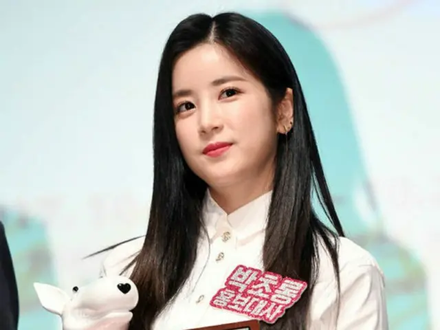 韓国ガールズグループ「Apink」メンバーのチョロンが、爆発物を仕掛けたと脅迫され、警察が現場に出動する騒動があった。（提供:OSEN）