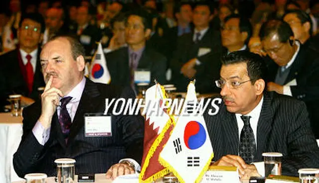 カタールの財界関係者らが集まる中、ソウルで経済フォーラムが開かれた＝31日、ソウル（聯合）