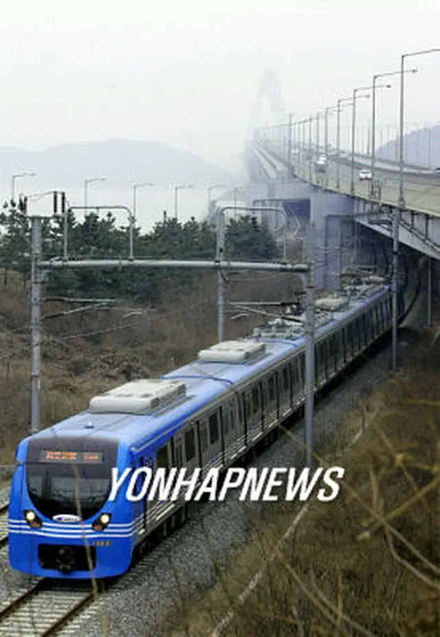 1か月後の開業に向け試運転が続く空港鉄道＝（聯合）