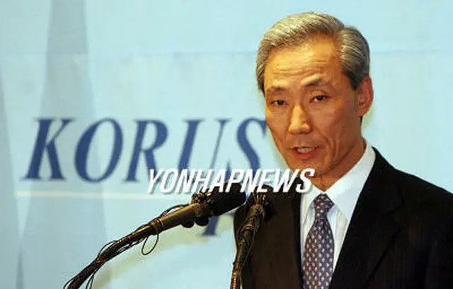 会見を行う金宗フン（キム・ジョンフン）韓国側首席代表＝8日、ソウル（聯合）