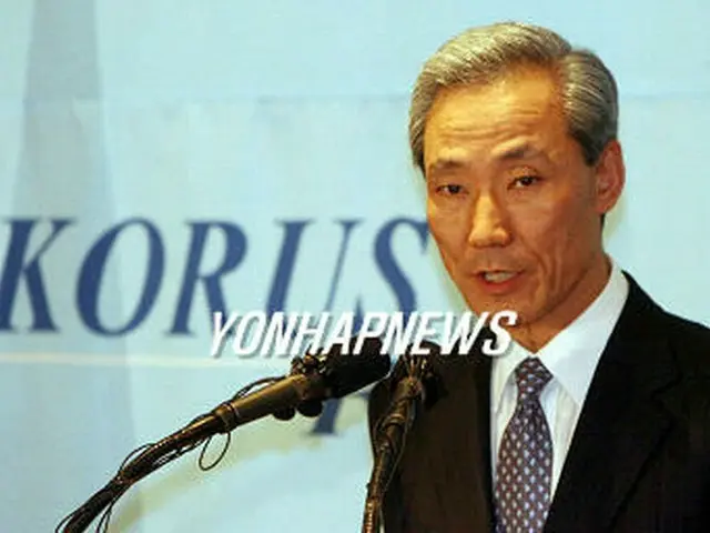 会見を行う金宗フン(キム・ジョンフン)韓国側首席代表=8日、ソウル(聯合)