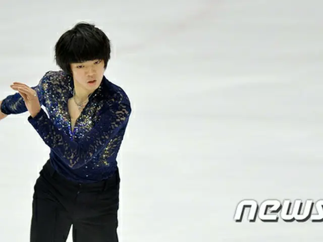韓国の男子フィギュアスケートの未来、チャ・ジュンファン（16）が新たなショートプログラムでシニアグランプリの舞台に挑戦する。
