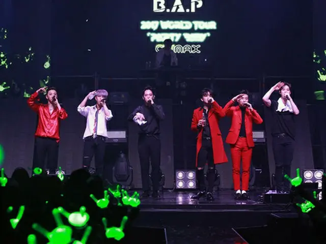 韓国ボーイズグループ「B.A.P」が、テレンディーなヒップホップからEDM、パンクまで様々なジャンルの音楽を披露し、完ぺきに“PARTY BABY”を終えた。（提供:OSEN）