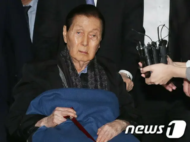 検察、ロッテ創業者に懲役10年・罰金3000億ウォン（約306億円）を求刑＝韓国
