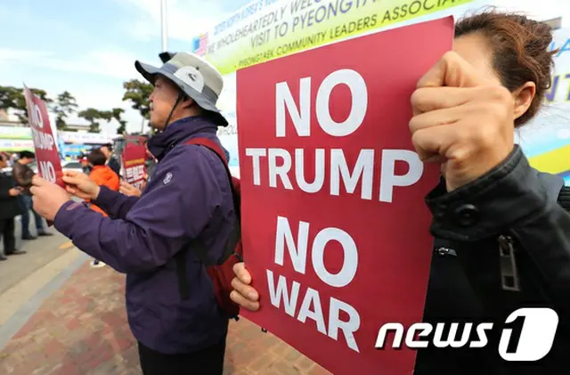 ドナルド・トランプ米大統領の訪韓日である7日午前、各界の市民社会団体が青瓦台（大統領府）近郊や駐韓米国大使館などソウル中心地で訪韓反対の集会や記者会見を進行した。