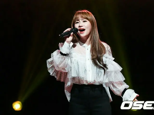 韓国の3人組混成ボーカルグループ「Urban Zakapa」チョ・ヒョナ（28）がアイドル再起プロジェクト「THE UNIT」のメンター（審査員）として活躍している心境を語った。