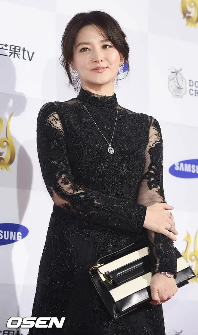 女優イ・ヨンエ、Mnet 「2017 MAMA」に出席