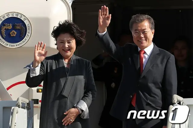 2泊3日のインドネシア訪問日程を終えた韓国の文在寅（ムン・ジェイン）大統領は10日午前、APEC（アジア太平洋経済協力）首脳会議出席のため、ベトナムのダナンに移動する。