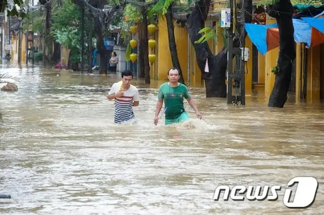 韓国政府が4日に上陸した台風23号（アジア名:ダムレイ）により人的・物的被害に遭ったベトナム中部地域の復旧のため、100万ドル（約1億1300万円）規模の人道支援をおこなう。