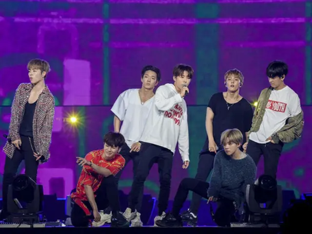 韓国アイドルグループ「iKON」が10月12日(日)に「iKON JAPAN DOME TOUR 2017」追加公演のツアーファイナルを神戸ワールド記念ホールで行った。（オフィシャル）