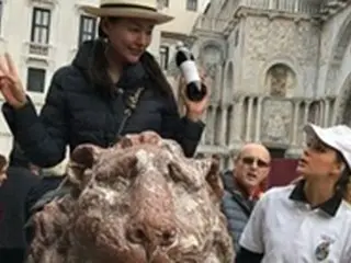 【全文】女優ソ・ユジョン、イタリア名所の銅像にまたがって撮影したことを謝罪