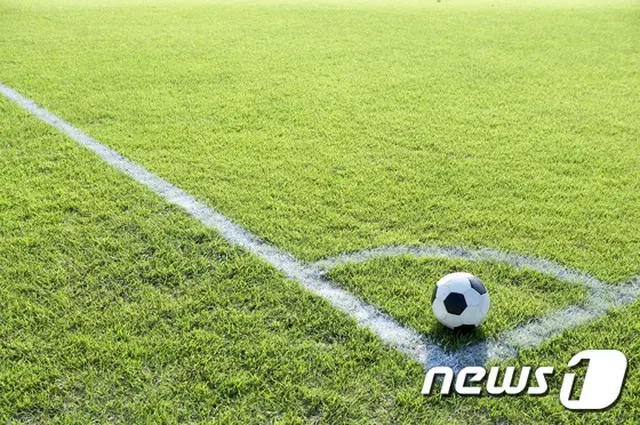 サッカーU-23韓国代表のコーチが勤務地離脱と売春疑惑が提起され、すぐに席から退いたことが確認された。