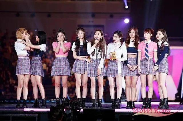「TWICE」