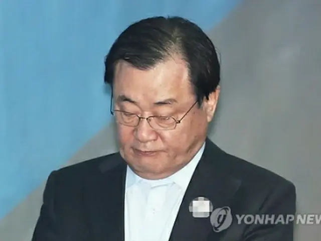 １１月１６日、逮捕の可否を決める令状審査を受けるため、ソウル中央地裁に入る李氏＝（聯合ニュース）