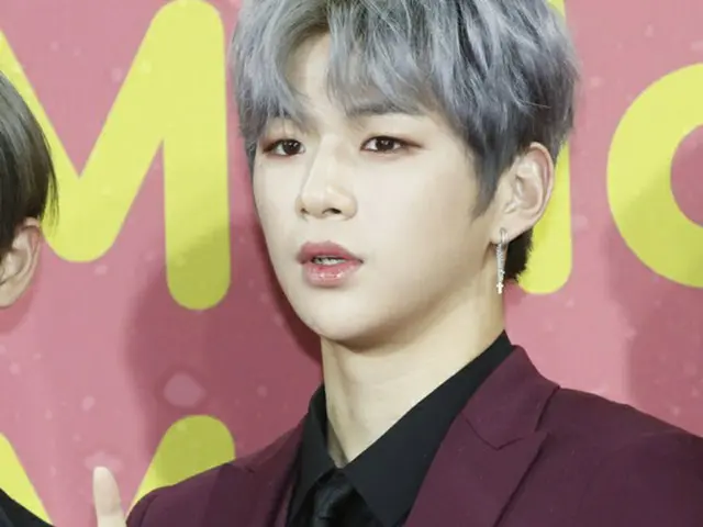 韓国アイドルグループ「Wanna One」カン・ダニエル（20）が激しいめまいと高熱を訴え、病院に向かったことが伝えられた。
