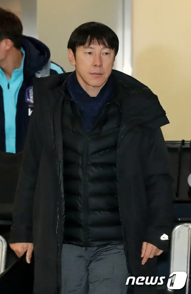 2017年最後の月、日本・東京で開かれる「サッカー東アジアE－1選手権」は韓国代表シン・テヨン監督（48）にとってとても重要な大会だ。