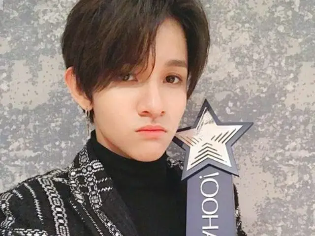 歌手サムエル、香港「2017 Yahoo Asia Buzz Awards」で韓国新人賞を受賞（提供:OSEN）