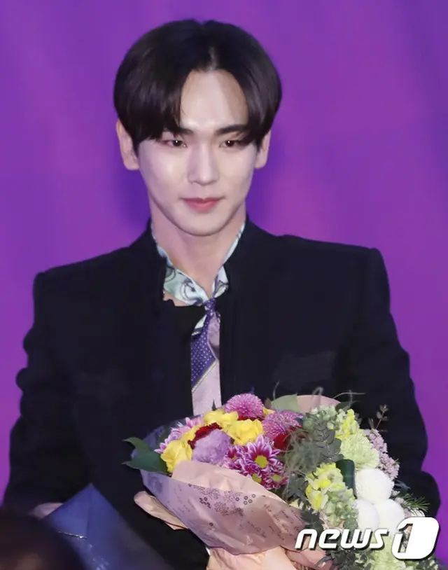 韓国ボーイズグループ「SHINee」メンバーのキーが、「2017グリメ賞」新人演技者賞を受賞した。（提供:news1）