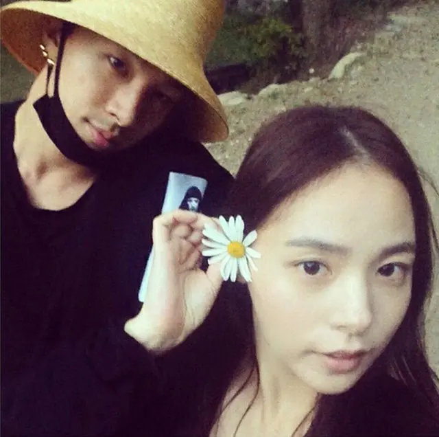 韓国女優ミン・ヒョリン（31）との結婚を発表したボーイズグループ「BIGBANG」メンバーのSOL（29）がSNSでファンに報告した。（提供:OSEN）