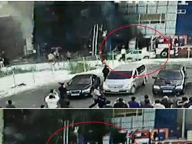 移動される車両（赤い丸）が写った防犯カメラの映像＝２２日、堤川（聯合ニュース）