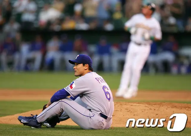 米国メディアが引退した韓国のプロ野球選手パク・チャンホ（44）がテキサス・レンジャーズと結んでいた契約を歴代最悪のFA契約11位に挙げた。